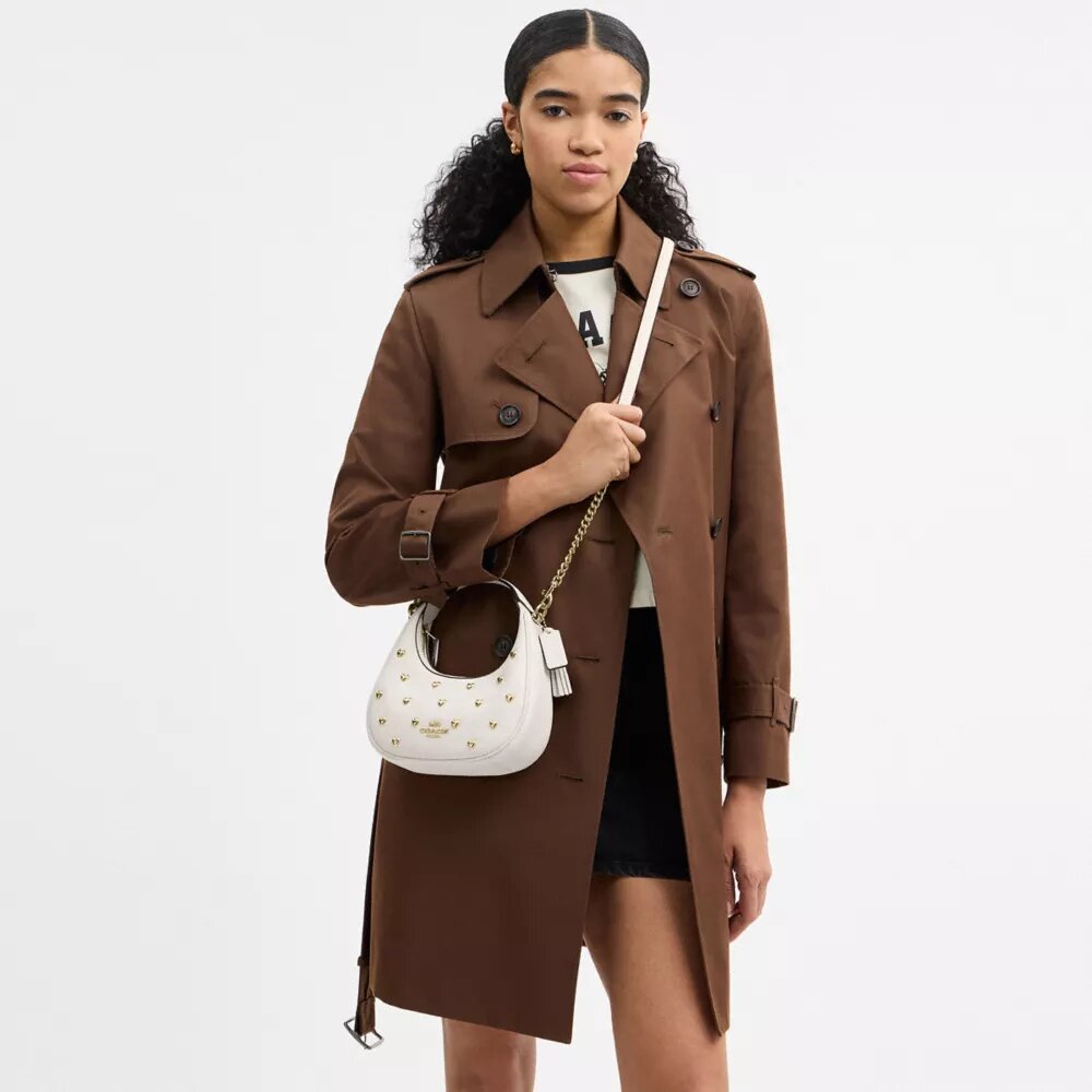 Bolso bandolera Carmen Mini con remaches en forma de corazón
