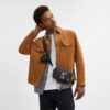 Bolso bandolera Charter Slim de Disney X Coach con Mickey Mouse