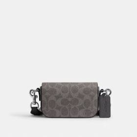 Bolso bandolera con solapa en Signature Canvas