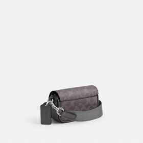 Bolso bandolera con solapa en Signature Canvas