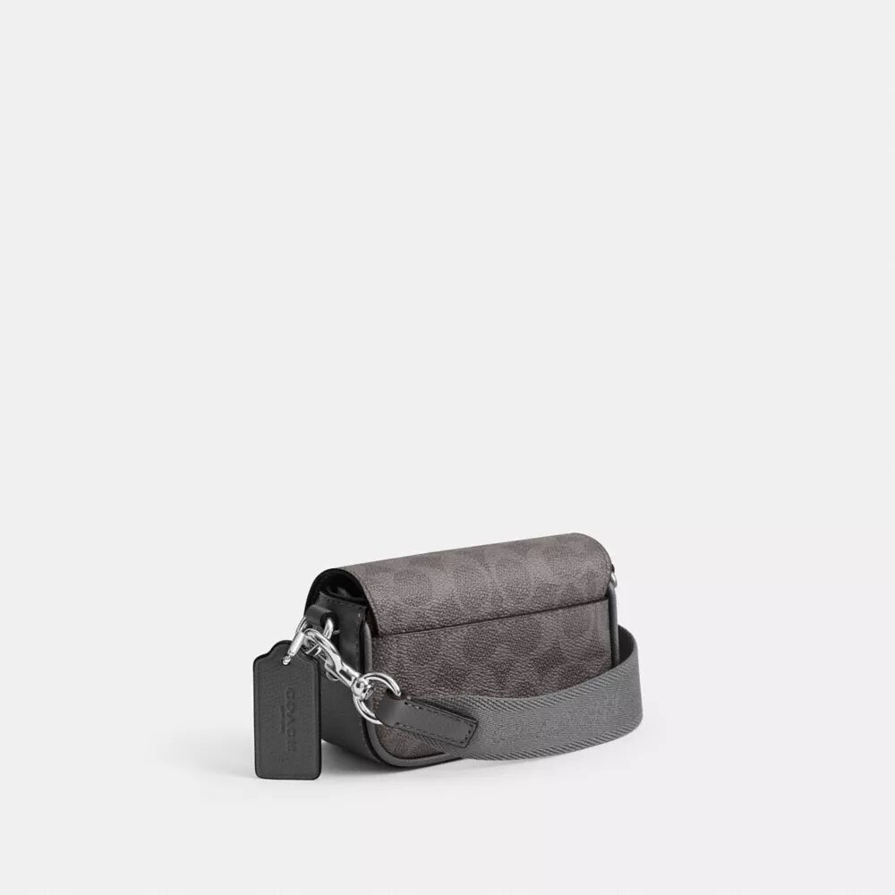 Bolso bandolera con solapa en Signature Canvas