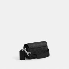 Bolso bandolera con solapa en Signature Canvas