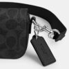 Bolso bandolera con solapa en Signature Canvas