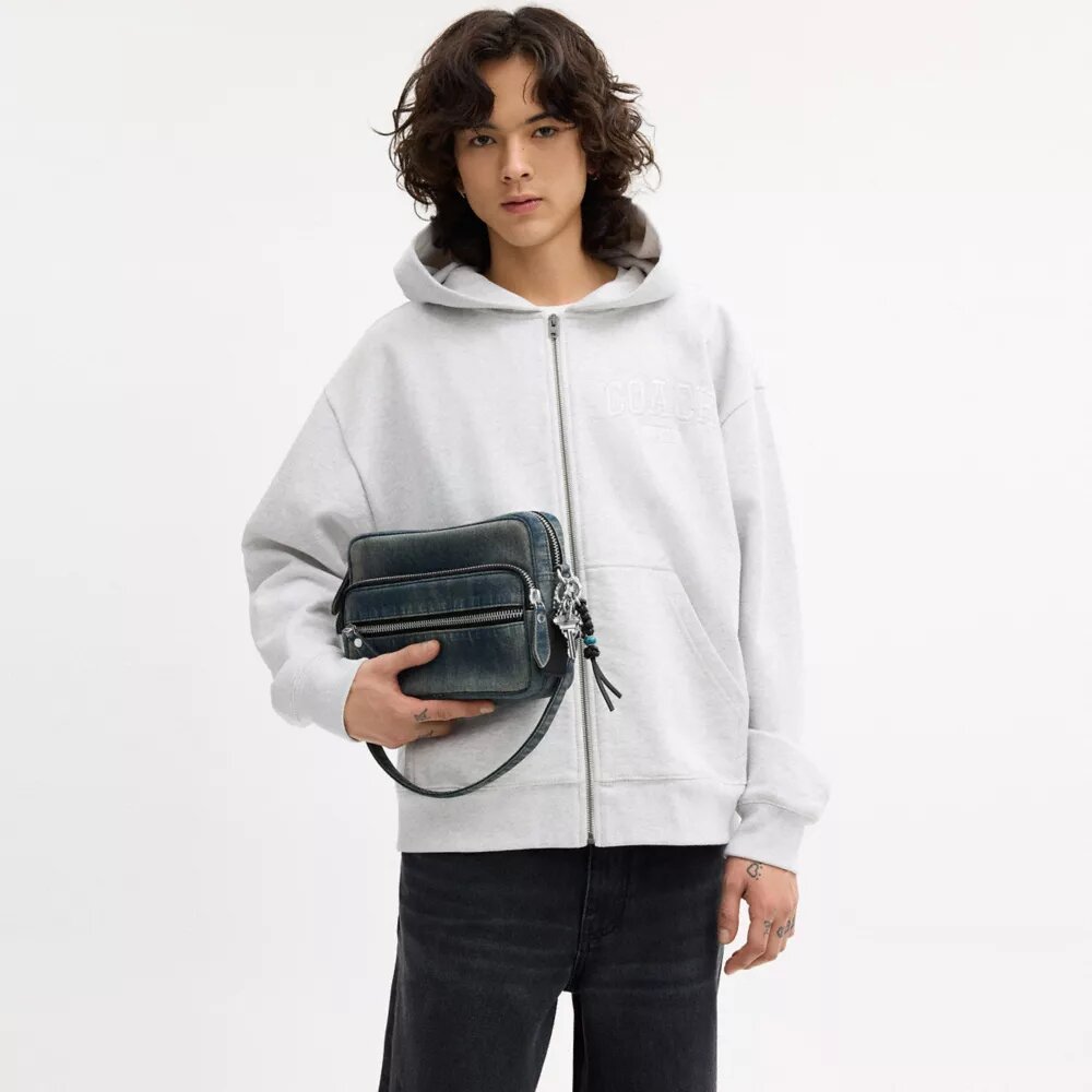 Bolso bandolera Dakota de denim de algodón regenerativo con Charms