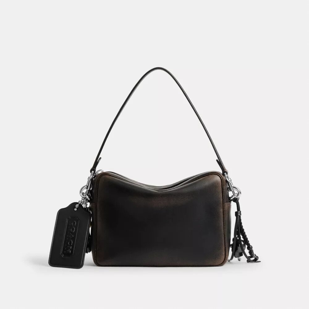 Bolso bandolera Dakota en piel desgastada con Charms