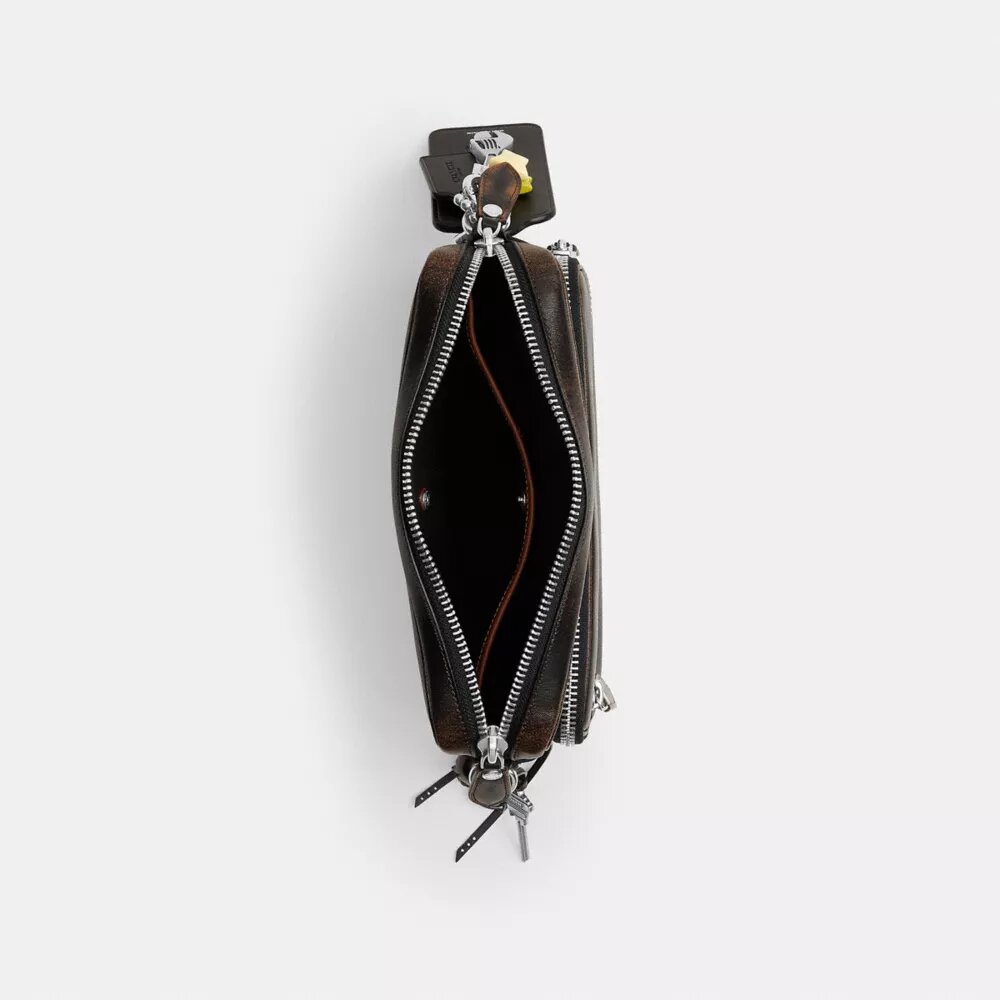 Bolso bandolera Dakota en piel desgastada con Charms