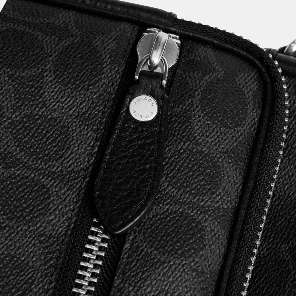 Bolso bandolera Dakota en Signature Canvas