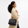 Bolso bandolera Elodie en Signature Canvas
