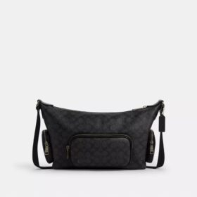 Bolso bandolera Finn con bolsillos en Signature Canvas