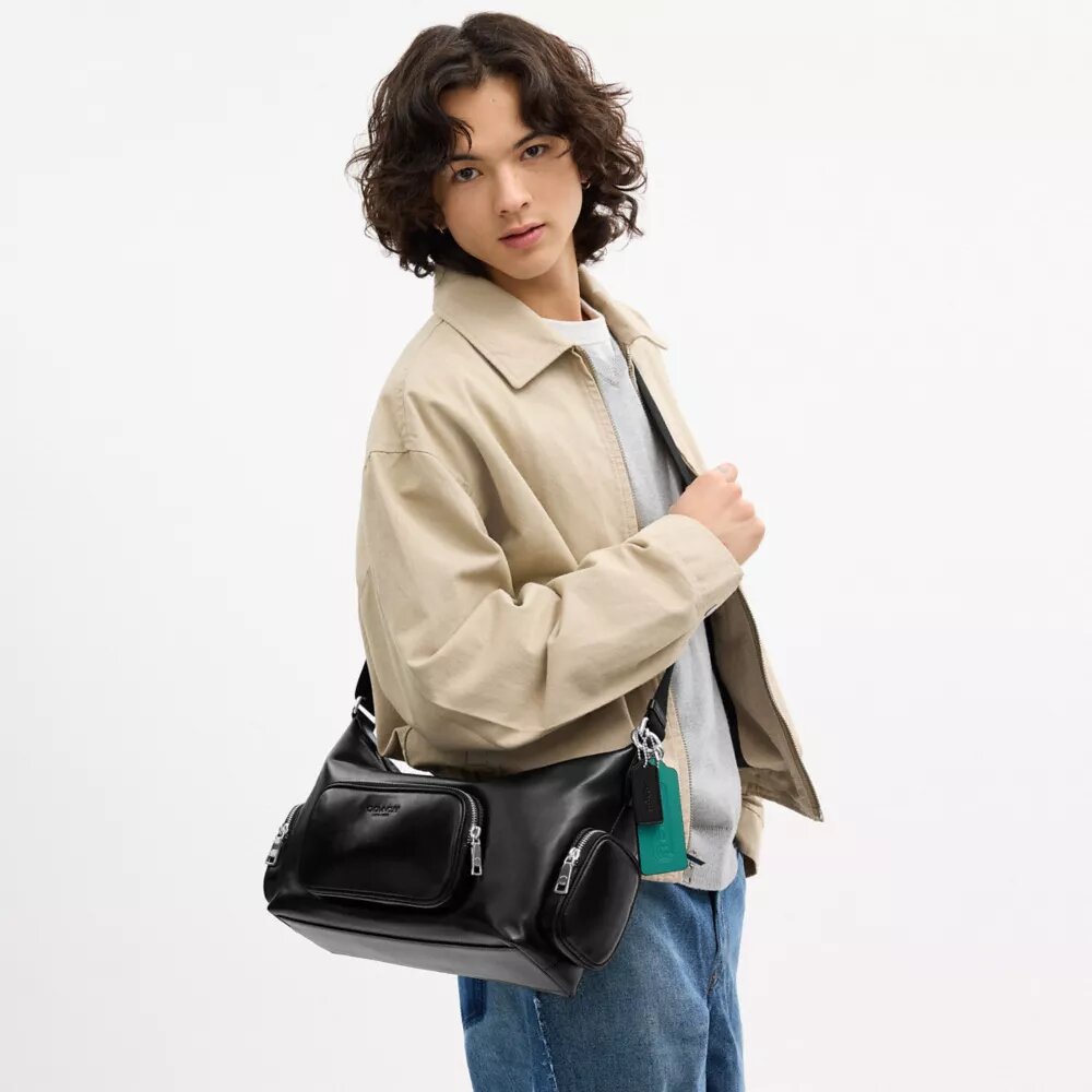 Bolso bandolera Finn con bolsillos y Charms