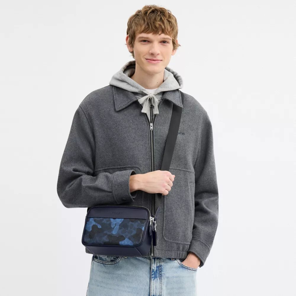 Bolso bandolera Graham con estampado de camuflaje característico