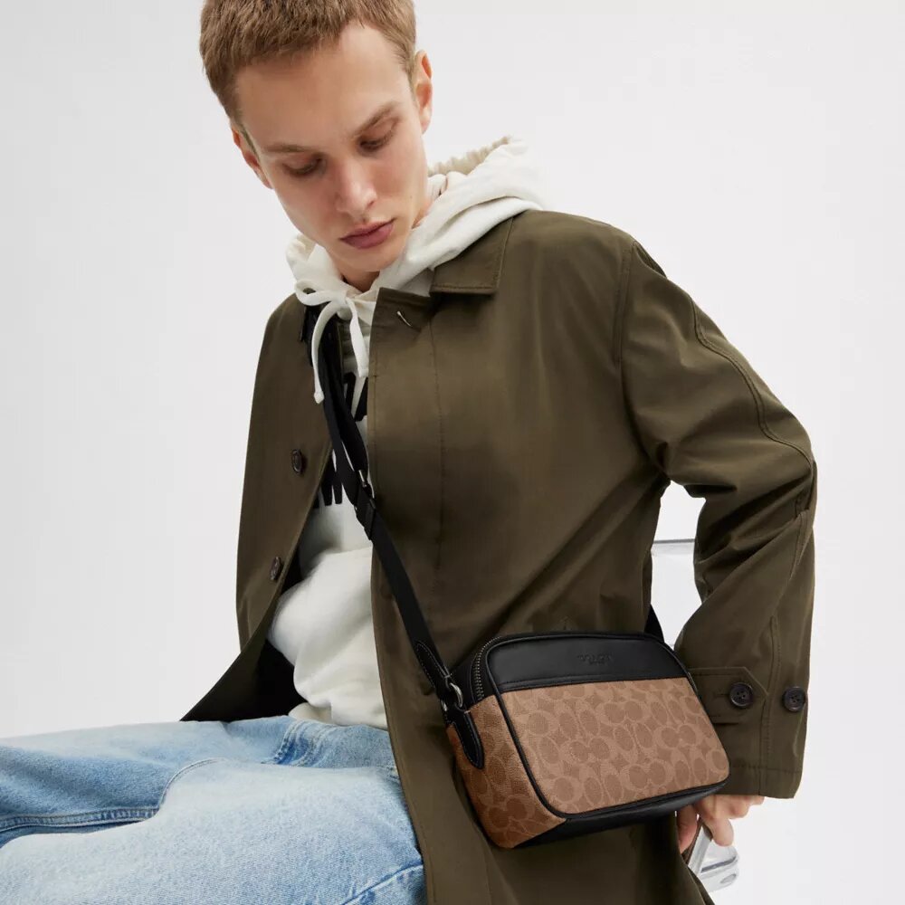 Bolso bandolera Graham en Signature Canvas