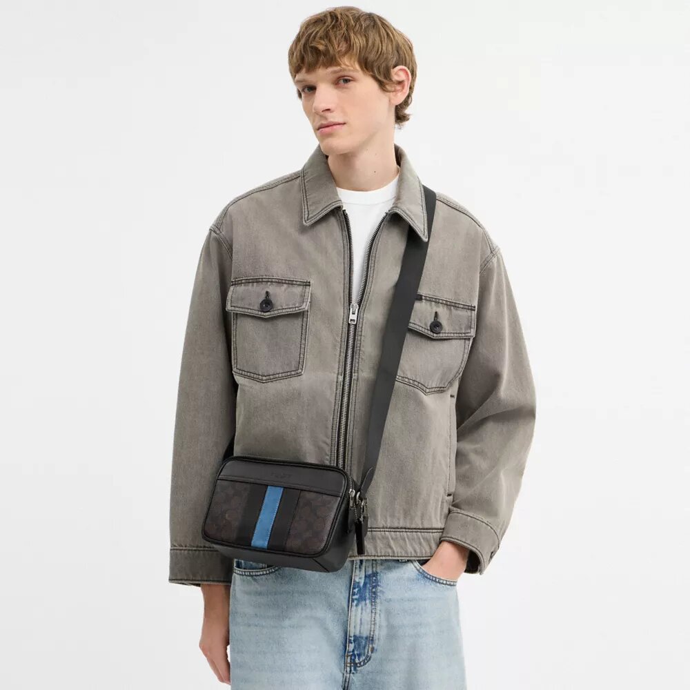 Bolso bandolera Graham en Signature Canvas con rayas «Varsity»
