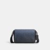 Bolso bandolera Jack con solapa pequeña en Signature Canvas