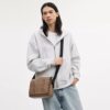 Bolso bandolera Jack en Signature Canvas