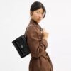 Bolso bandolera Klare en piel exclusiva