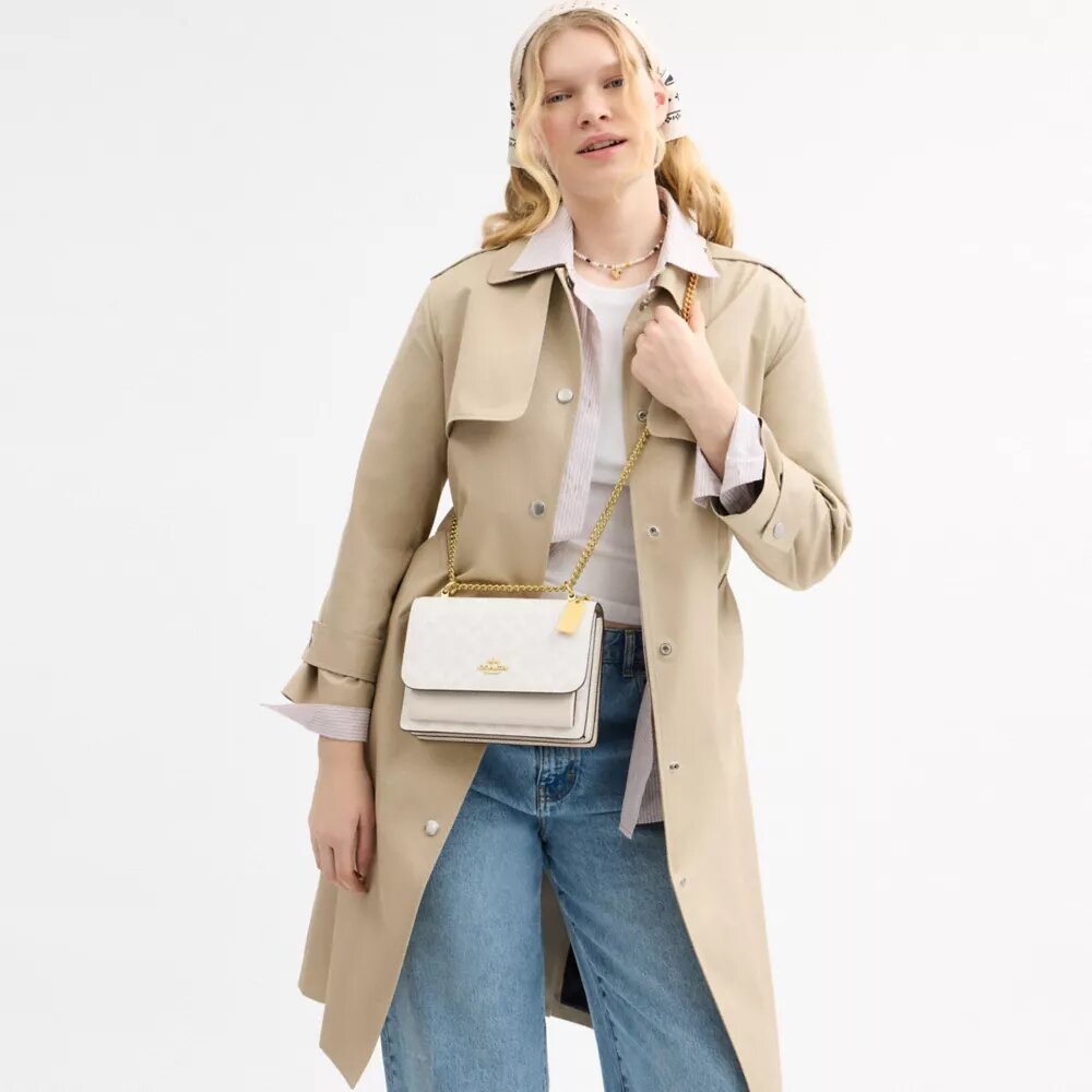 Bolso bandolera Klare en Signature Canvas