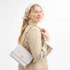 Bolso bandolera Klare en Signature Canvas
