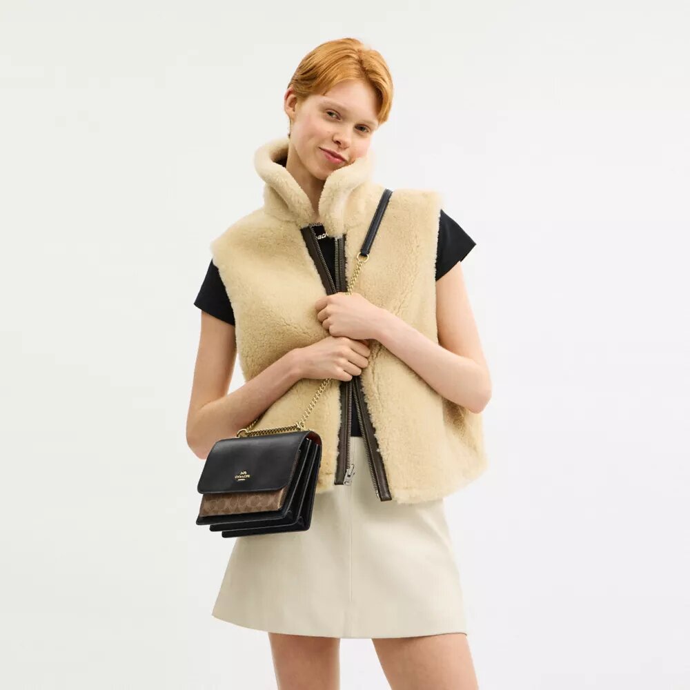 Bolso bandolera Klare en Signature Canvas