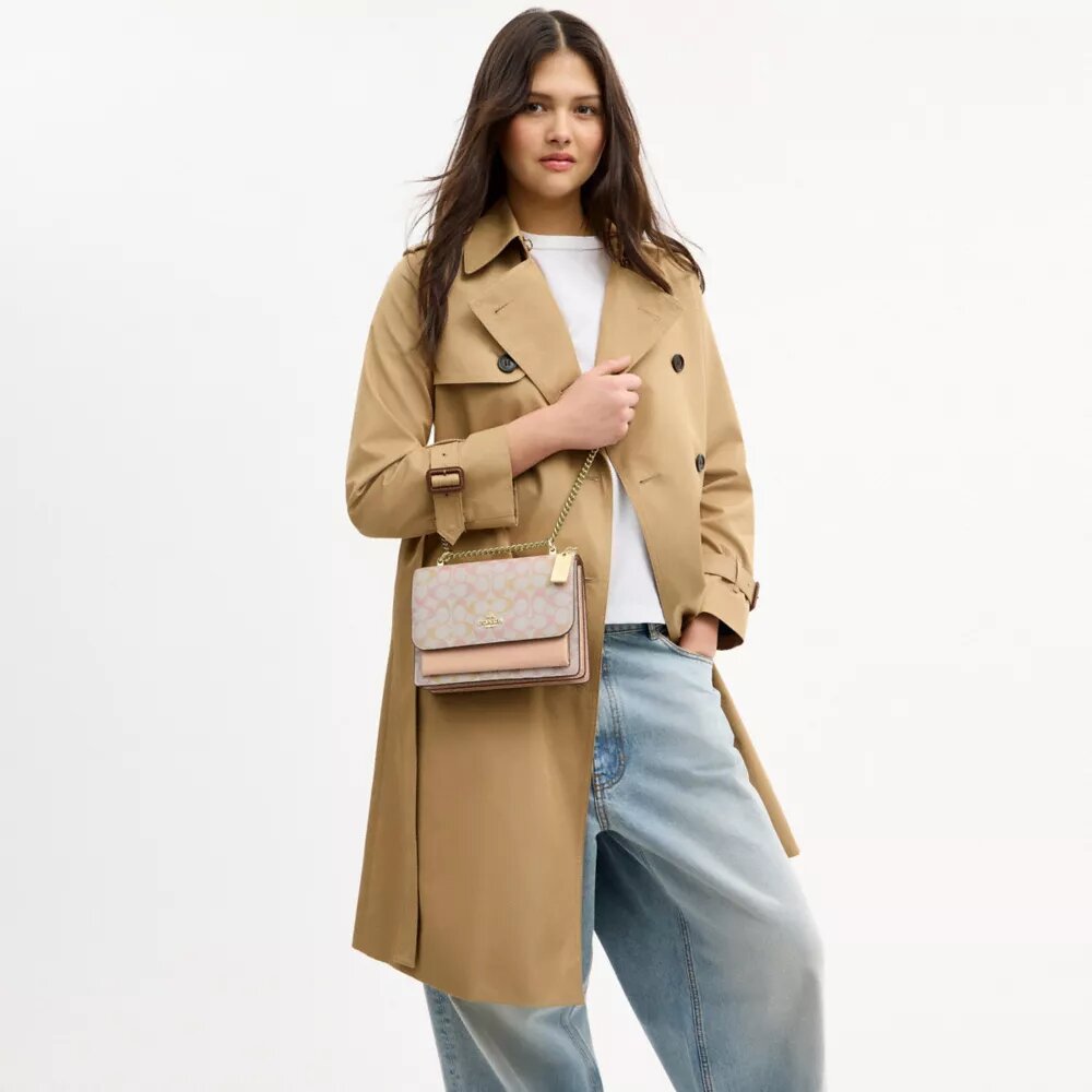 Bolso bandolera Klare en Signature Canvas