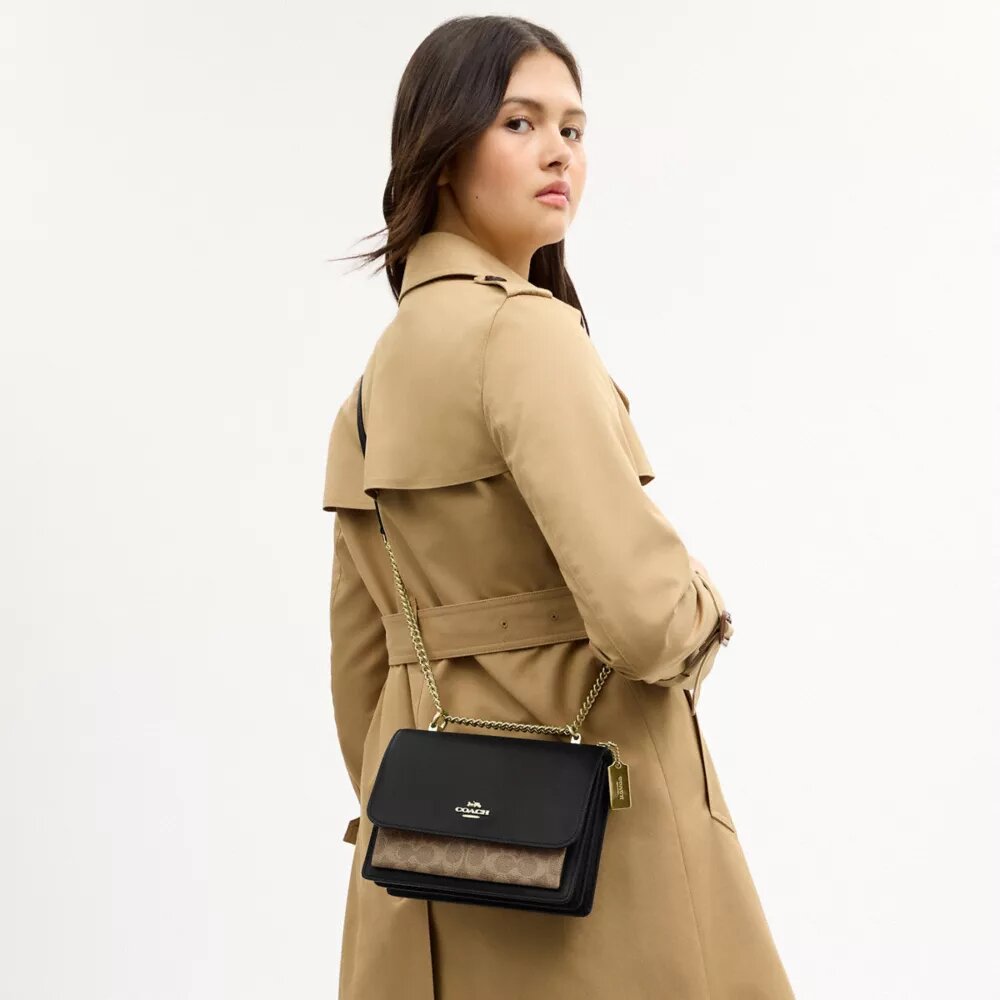Bolso bandolera Klare en Signature Canvas