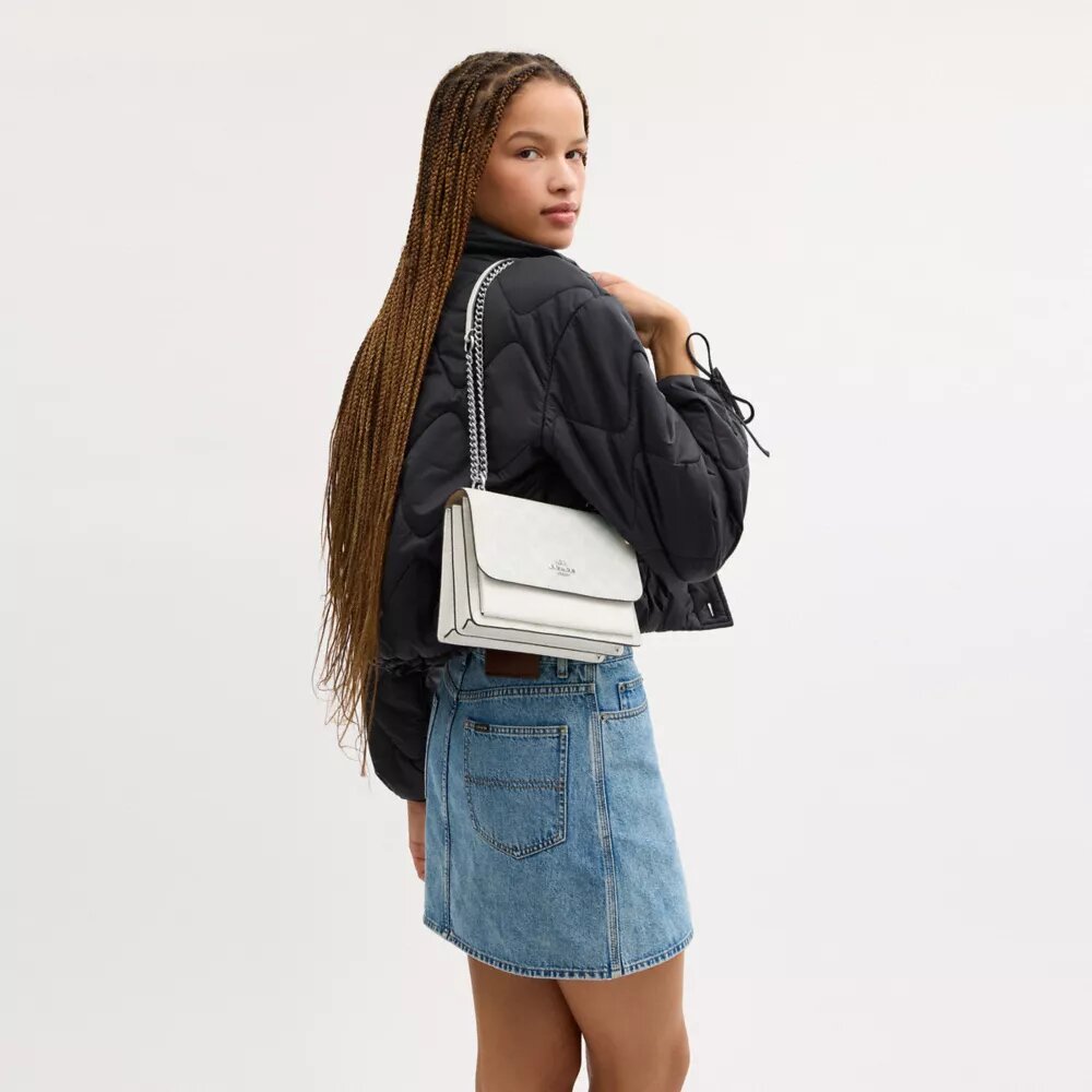 Bolso bandolera Klare en Signature Canvas
