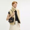 Bolso bandolera Klare en Signature Canvas