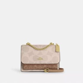Bolso bandolera Klare en Signature Canvas con diseño en bloques característico