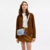 Bolso bandolera Mini Carey en denim desgastado con Charms
