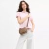 Bolso bandolera Mini Carey en Signature Canvas