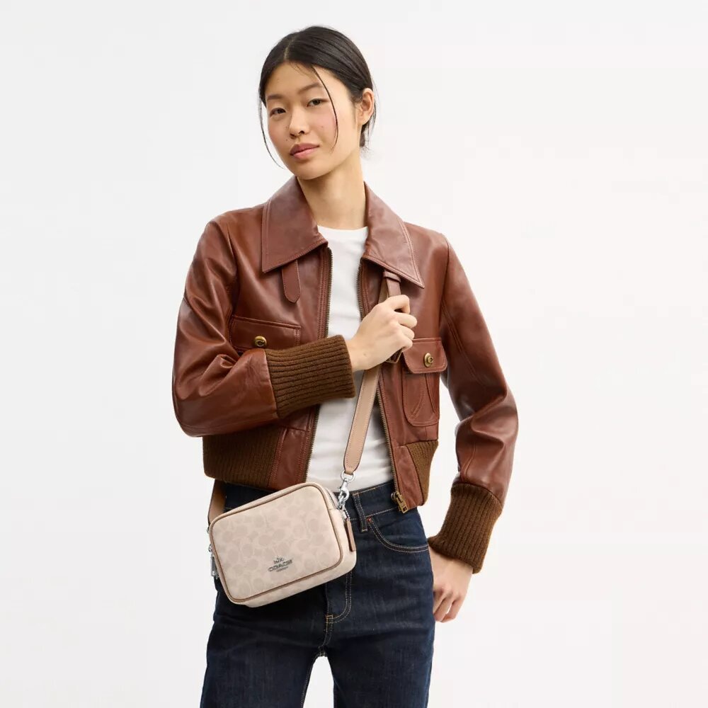 Bolso bandolera Mini Carey en Signature Canvas
