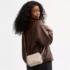 Bolso bandolera Mini Carey en Signature Canvas