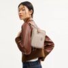 Bolso bandolera Mini Carey en Signature Canvas
