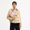 Bolso bandolera Mini Carey en Signature Canvas con Charms