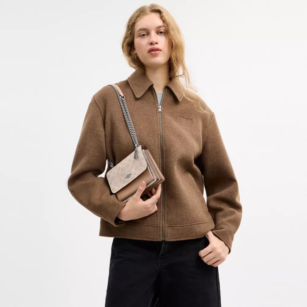 Bolso bandolera Mini Klare en Signature Canvas
