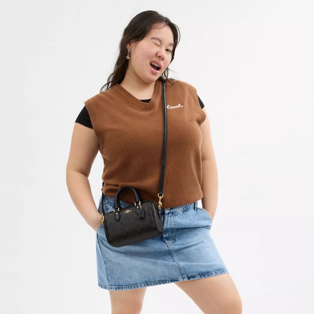 Bolso bandolera Mini Rowan en Signature Canvas