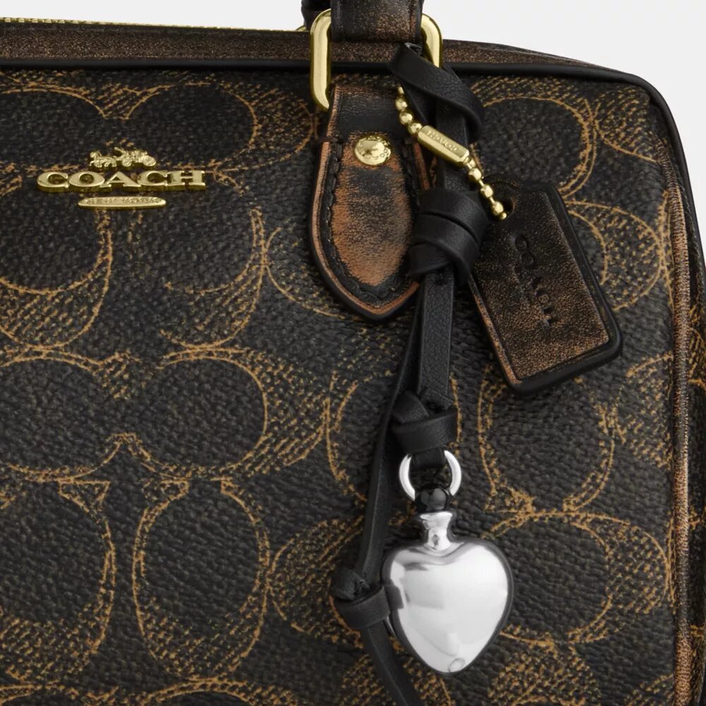 Bolso bandolera Mini Rowan en Signature Canvas con Charms
