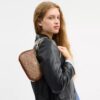 Bolso bandolera Teri Mini en Signature Canvas