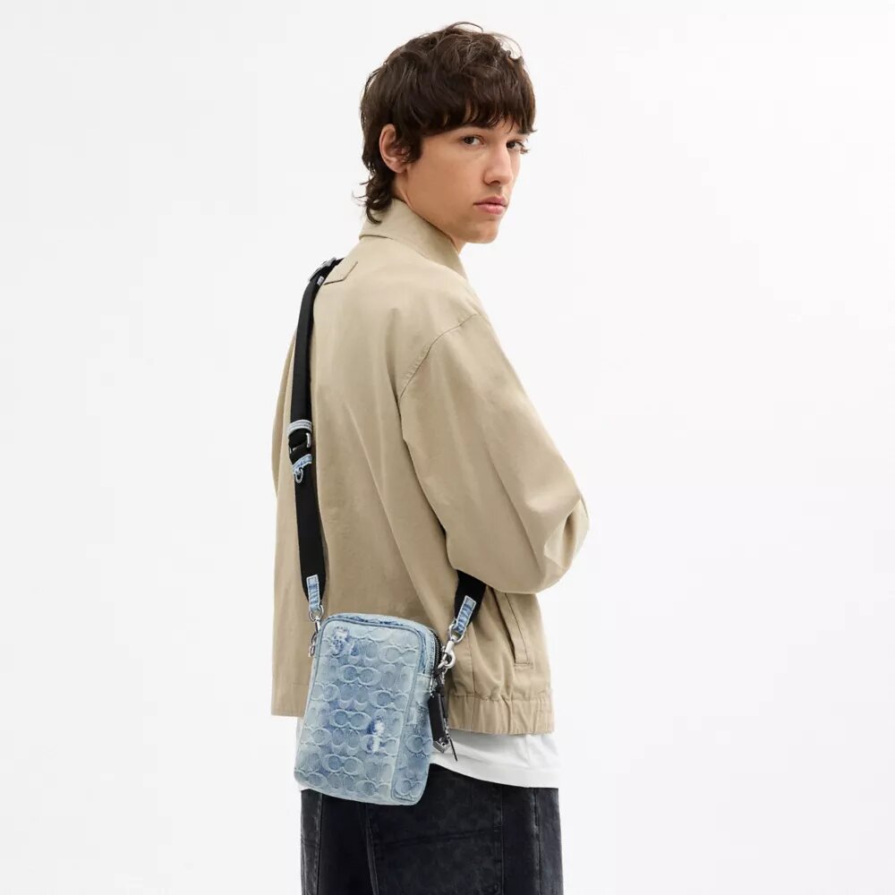 Bolso bandolera Tristan 14 en denim «Loved Signature» con Charms