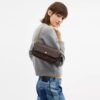 Bolso Brooke con solapa y cadena en Signature Canvas