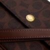 Bolso Brooke con solapa y cadena en Signature Canvas