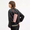 Bolso cilíndrico en Signature Canvas