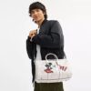 Bolso Compass 35 de Disney x Coach con Mickey Mouse