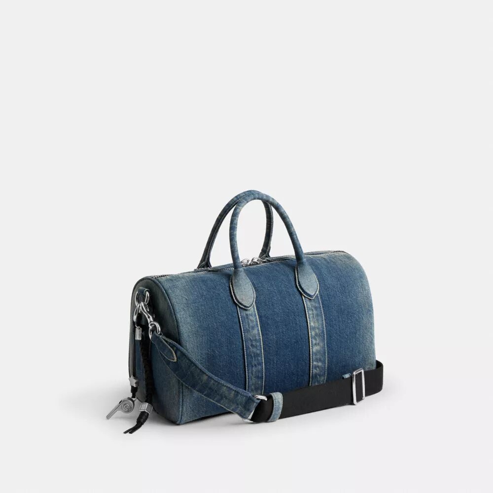 Bolso Compass 35 en denim de algodón regenerativo con Charms