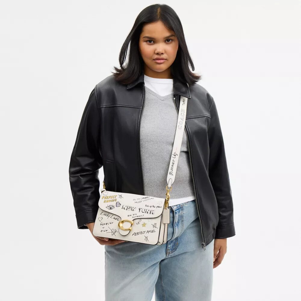 Bolso de hombro con lengüeta de cadena y estampado «Sketch»