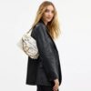 Bolso de hombro con lengüeta de cadena y estampado «Sketch»