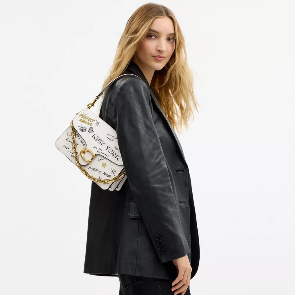 Bolso de hombro con lengüeta de cadena y estampado «Sketch»