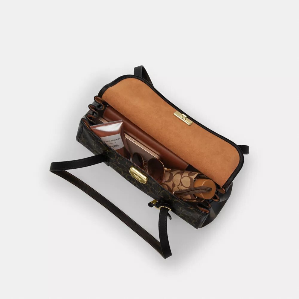 Bolso de hombro con solapa Bridget en Signature Canvas con Charms