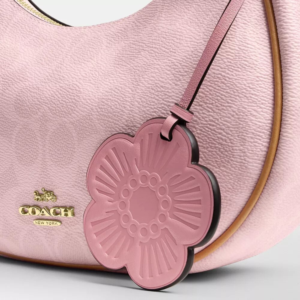 Bolso de hombro Emily en Signature Canvas con Charms