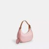 Bolso de hombro Emily en Signature Canvas con Charms